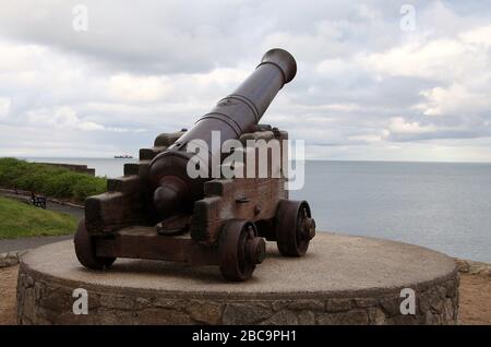 Historische russische Kanone im Dun Laoghaire im County Dublin Stockfoto