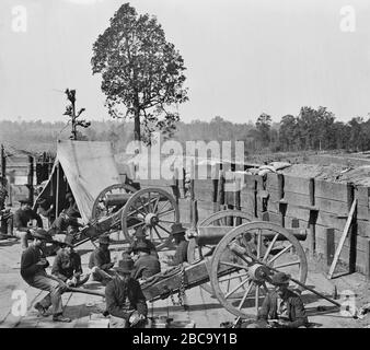 Soldaten der Gewerkschaft, die sich in Fort, Atlanta, Georgia entspannen, Foto von George N. Barnard, 1864 Stockfoto