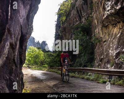 Straßenradsport in Asturien, Nordspanien. Bergschlucht in der Nähe von Proaza Principado de Asturias, Spanien Stockfoto