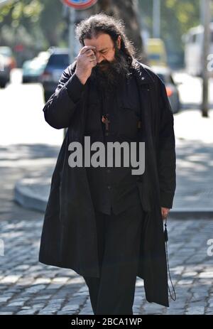 Georgisch-Orthodoxe Priester. Zviad Gamsakhurdia Nannte Die Rechte Bank, Tiflis, Georgien Stockfoto