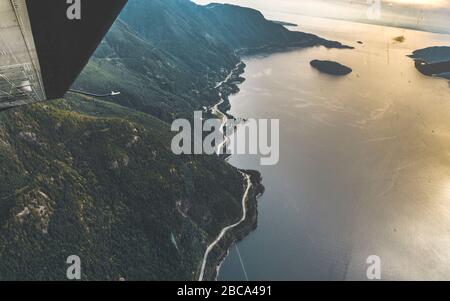 Wunderschöne kanadische Natur voller Berge, Wälder und Seen rund um Vancouver City Stockfoto