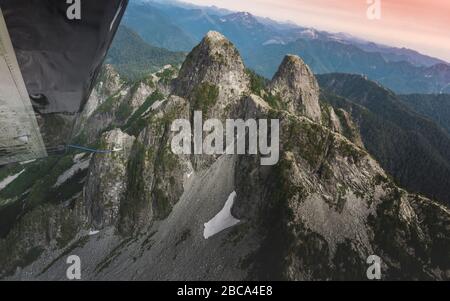 Wunderschöne kanadische Natur voller Berge, Wälder und Seen rund um Vancouver City Stockfoto