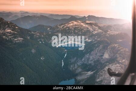 Wunderschöne kanadische Natur voller Berge, Wälder und Seen rund um Vancouver City Stockfoto