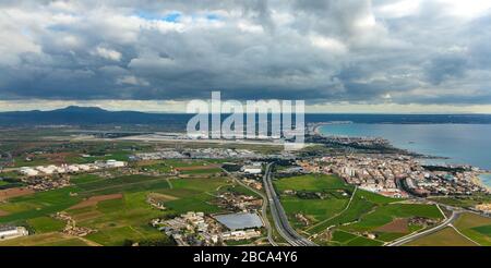 Luftbild, Industriebetrieb in Son Malferit, Aeroport de Palma, Flughafen Palma de Mallorca, Bucht von Palma, Palma, Balearen, Spanien, Europa, Mal Stockfoto