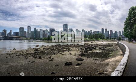 Vancouver Downtown vom berühmten Stanley Park Seawall Stockfoto