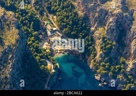 Luftbild, Insel, Port de Sa Calobra, Bucht, Gebirge, Escorca, Mallorca, Balearen, Spanien, Europa Stockfoto