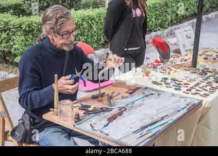 Perlen machen und Glasschmuck, Palermo, Sizilien, Italien, Europa Stockfoto