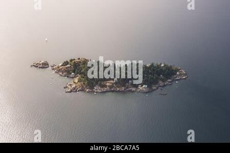 Wunderschöne kanadische Natur voller Berge, Wälder und Seen rund um Vancouver City Stockfoto
