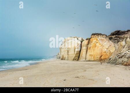Europa, Portugal, Estremadura, Region Centro, Praia d'El Rey, Klippen Stockfoto