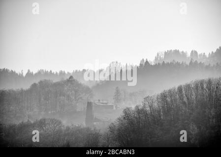 Frankreich, Haute-Savoie (74), Passy, Alpen, Nebel Stockfoto