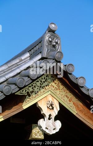 Nahaufnahme des Dachs der Burg Nijo. Kyoto, Japan Stockfoto