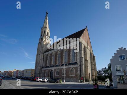 Deutschland, Bayern, Oberbayern, Landkreis Altötting, Neuötting, Stadtplatz, Pfarrkirche St. Nikolaus Stockfoto