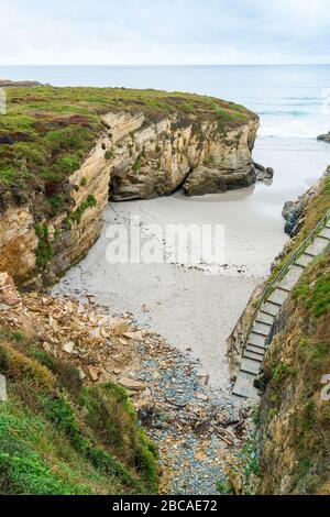 Spanien, Nordküste, Galicien, Nationalpark, Domstrand, Praia als Catedrais, Strandzugang Stockfoto