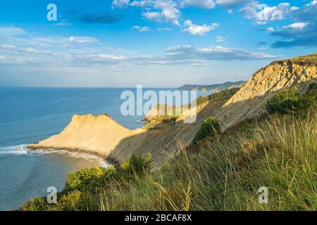 Spanien, Nordküste, Baskenland, Flysch-Route, Wanderweg, Abendlicht Stockfoto