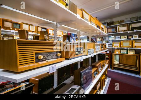 Schweden, Südostschweden, Lake Vattern Area, Motala, Motala Motor Museum, Antikradios Stockfoto