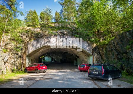 Schweden, Vastragotland und Bohuslan, Gothenburg, das Aeroseum, fomer unterirdischer Düsenfliegerstützpunkt, der während des Kalten Krieges unter Felsen gebaut wurde, Eingang Stockfoto