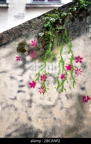 Graffiti im Stadtteil Croix-Rousse im Innenhof des Gebäudes Cour des Voraces in Lyon im Herbst. UNESCO-Weltkulturerbe seit 1998. Formular Stockfoto