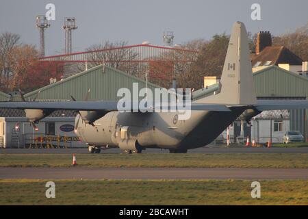 130607, eine Lockheed Martin CC-130J Hercules, die von der Royal Canadian Air Force betrieben wird, auf dem Prestwick International Airport in Ayrshire. Stockfoto