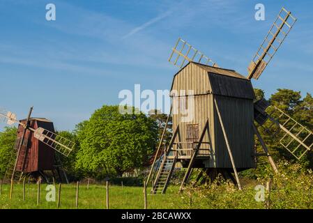 Schweden, Insel Oland, Storlinge, antike Holzwindmühlen Stockfoto