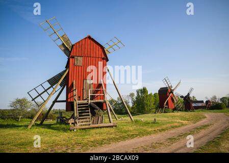 Schweden, Insel Oland, Storlinge, antike Holzwindmühlen Stockfoto