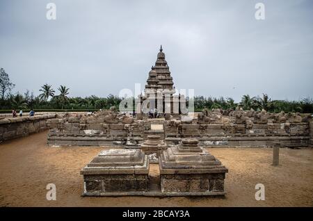 Seashore Tempel, Ganesh Ratha, fünf Rathas, Arjuna Buße sind UNESCO-Weltkulturerbe in Mamallapuram aka Mahabalipuram in Tamil Nadu, Ind Stockfoto