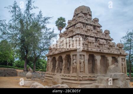 Seashore Tempel, Ganesh Ratha, fünf Rathas, Arjuna Buße sind UNESCO-Weltkulturerbe in Mamallapuram aka Mahabalipuram in Tamil Nadu, Ind Stockfoto