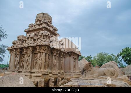 Seashore Tempel, Ganesh Ratha, fünf Rathas, Arjuna Buße sind UNESCO-Weltkulturerbe in Mamallapuram aka Mahabalipuram in Tamil Nadu, Ind Stockfoto