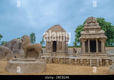 Seashore Tempel, Ganesh Ratha, fünf Rathas, Arjuna Buße sind UNESCO-Weltkulturerbe in Mamallapuram aka Mahabalipuram in Tamil Nadu, Ind Stockfoto