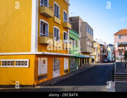 Mindelo/Kap Verde - 20. August 2018 - bunte Häuser und Straßen der Stadt, Sao Vicente Stockfoto