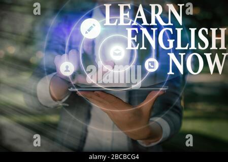 Handschrift text Englisch lernen Jetzt. Konzeptionelle Foto gewinnen oder der Erwerb von Wissen und Fähigkeiten der englischen Sprache Stockfoto