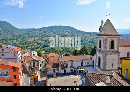 Panoramablick auf Sant'Angelo Le Fratte, ein kleines Dorf in der Region Basilikata in Italien Stockfoto