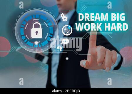 Textschild mit Dream Big Work Hard. Der Text von Geschäftsfotos glaubt an sich selbst und verfolgt die Träume und Ziele Stockfoto