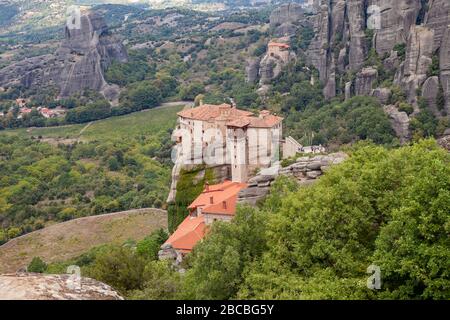 Meteora Felsen mit Klöstern, Griechenland. Sommertag. Stockfoto