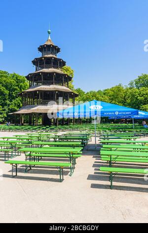 Restaurant und Biergarten am chinesischen Turm, englischer Garten, München, Bayern, Deutschland Stockfoto