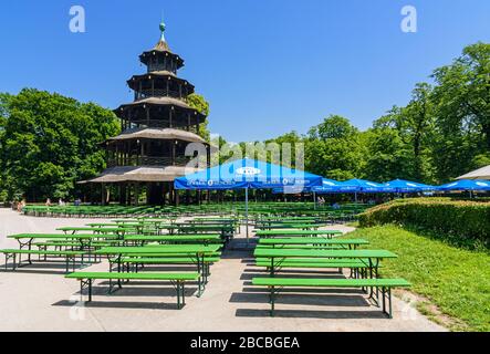 Restaurant und Biergarten am chinesischen Turm, englischer Garten, München, Bayern, Deutschland Stockfoto