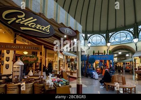 Bath Guildhall Market interior, Somerset, England, Großbritannien Stockfoto