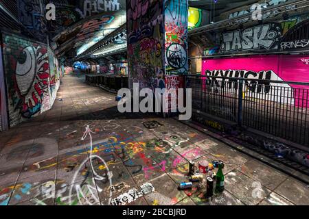 Leake Street, auch bekannt als Graffiti Tunnel, unter dem Bahnhof Waterloo, Lambeth, London Stockfoto