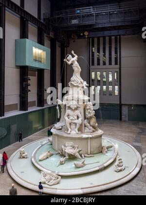 Fons Americanus, ein 13 Meter hohes Arbeiten Brunnen durch das Victoria Memorial inspiriert. In der Turbinenhalle der Tate Modern installiert. Artist: Kara Walker Stockfoto