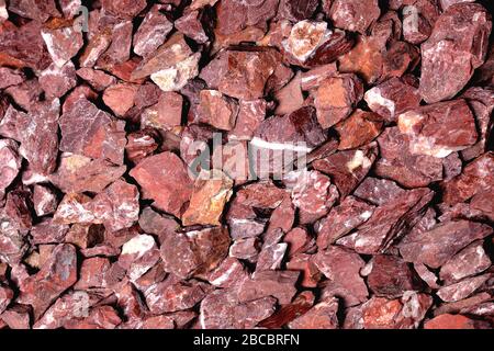 Kleine Granit Burgunder Steine, Hintergrundstruktur Stockfoto
