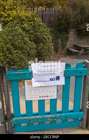 Bournemouth, Dorset UK. April 2020. Coronavirus Impact in Bournemouth - der Spielplatz hat den Hinweis auf das Tor geschlossen. Credit: Carolyn Jenkins/Alamy Live News Stockfoto