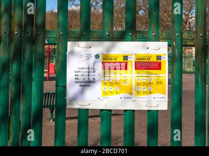 Carrigaline, Cork, Irland. April 2020. Aufgrund der Covid-19-Notaufnahme und im Interesse der Sicherheit sind alle öffentlichen Spielplätze jetzt geschlossen. Das Bild zeigt den öffentlichen Spielplatz in Carrigaline, Co. Cork. Irland. - Credit; David Creedon / Alamy Live News Stockfoto