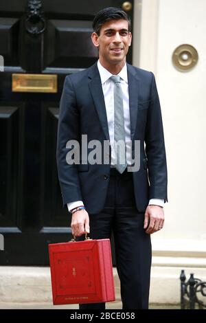 11. März 2020: Rishi Sunak, Schatzkanzler, verlässt die Downing Street Nr.11, um sein Budget im Unterhaus in London, Großbritannien, zu präsentieren. Stockfoto