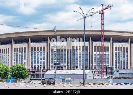 Moskau, Russland - 01. Juni 2019: Außenansicht des Olympiastadions. Es wird gerade umgebaut. Stockfoto