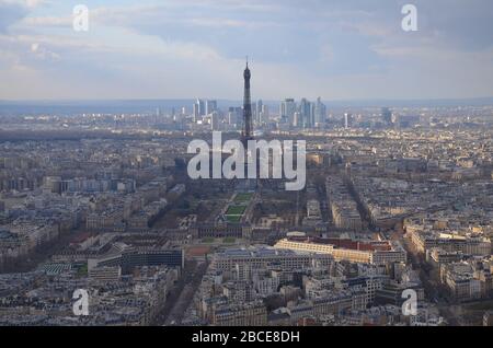 Paris, die Hauptstadt Frankreichs: Blick vom Montparnasse über die Stadt, Panorama mit Eiffelturm Stockfoto