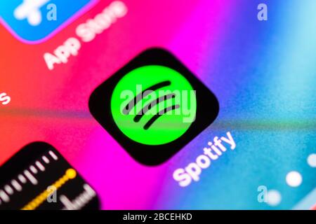 Spotify App, Musik-Streaming-Service, App-Symbol, Anzeige auf einem Bildschirm von Mobiltelefon, iPhone, iOS, Smartphone, Makroaufnahme, Detail, Vollformat Stockfoto