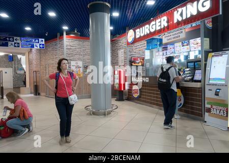 Minsk, Weißrussland - 20. Juli 2019: Minsk National Airport der frühere Name Minsk-2 ist der wichtigste internationale Flughafen in Weißrussland. Stockfoto