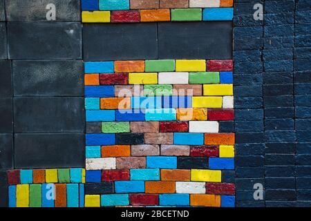 Wunderschöne Keramikmuster, Motive mit wundervollen Farben und Formen im Garten der Tao Hong Tai Keramikfabrik in Ratchaburi, Thail Stockfoto