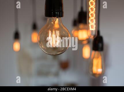 Set mit Glühbirnen aus Vintage-Leuchten. Warm. Stockfoto