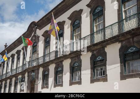 Die Parca da Municipio im Stadtzentrum von Funchal auf der Insel Madeira in Portugal. Portugal, Madeira, April 2018 Stockfoto