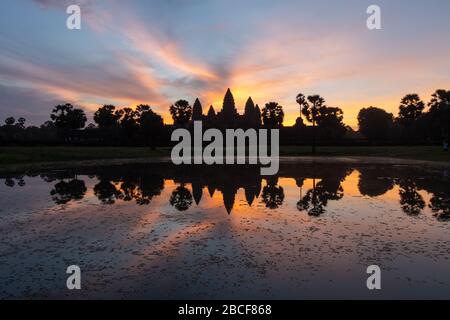 Angkor Wat kurz vor Sonnenaufgang Stockfoto